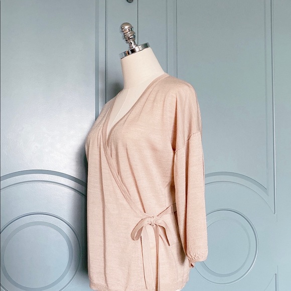 Carriere Studio Beautiful Lightweight Beige Wrap - Picture 4 of 14